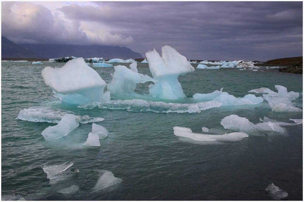 Skurrile Formen nimmt das Eis auf dem Jökulsarlon mitunter an