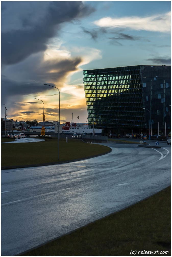 Zu Fuß in Richtung Harpa