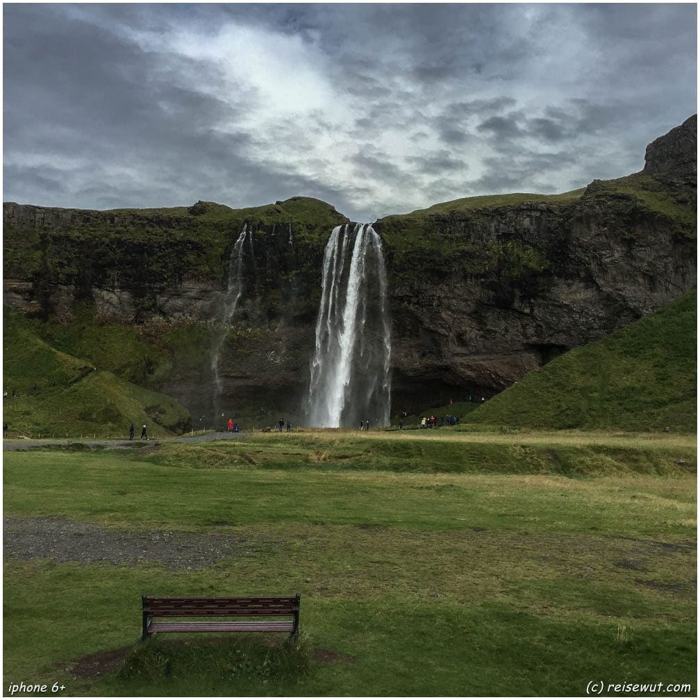 Parkbank beim Seljalandsfoss