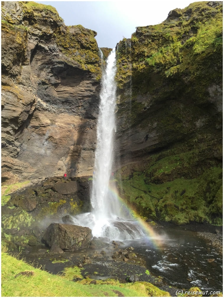 Kvernufoss mit Regenbogen