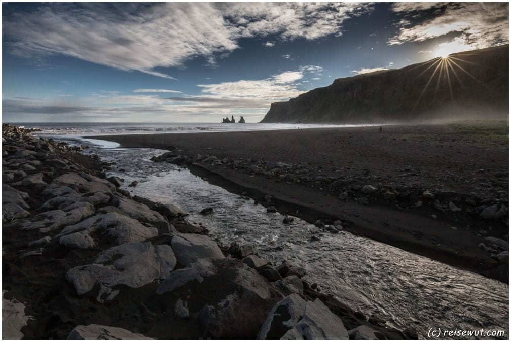 Vik Black Beach mit Sonnenstern