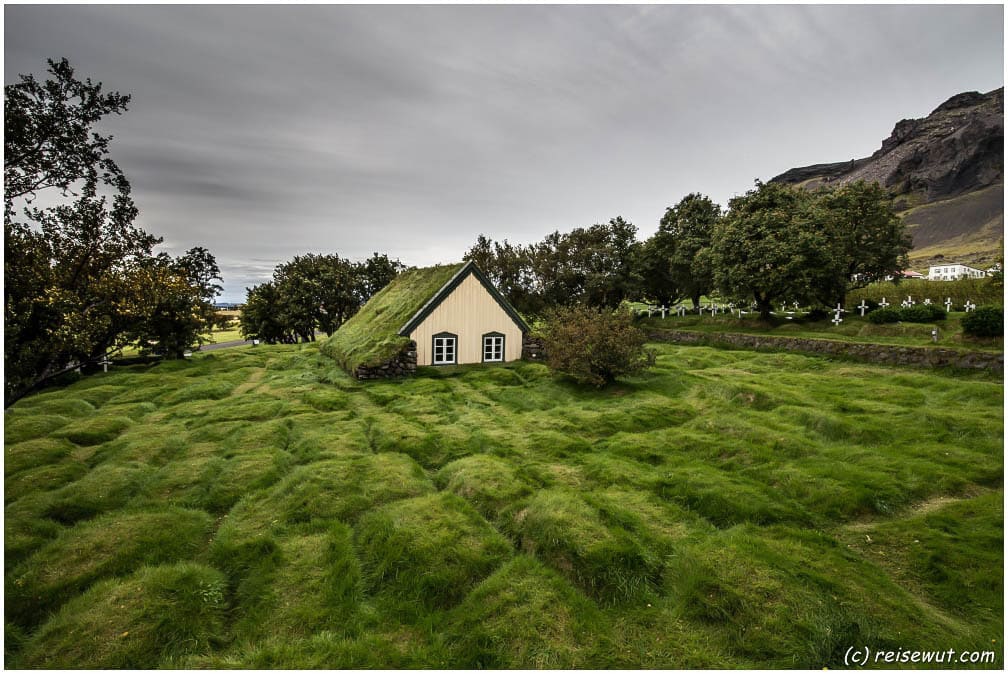 Die sehenswerte Hofskirkja
