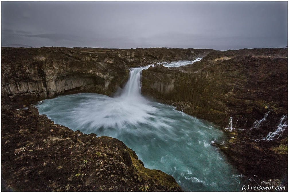 Aldeyjarfoss ... aufgenommen bei strömenden Regen