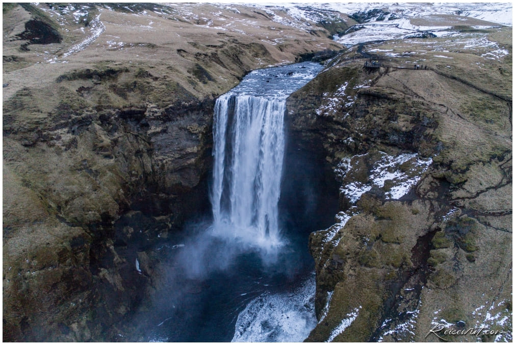 Der Skogafoss ist einer der bekanntesten Wasserfälle der Insel