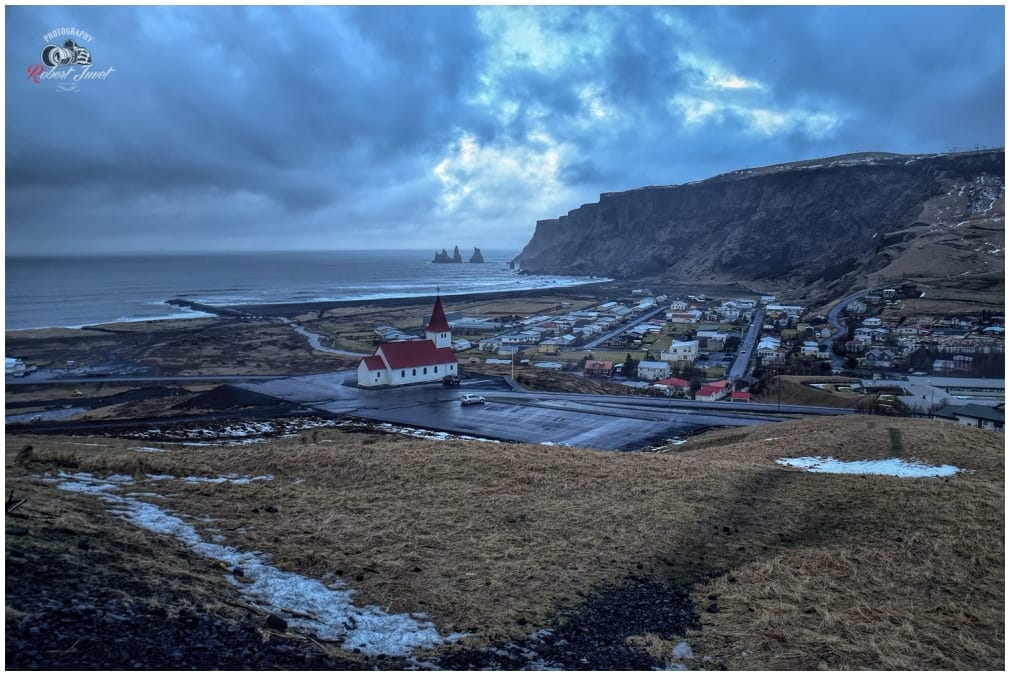 Oberhalb der Kirche in Vik hat man einen tollen Blick auf die Umgebung