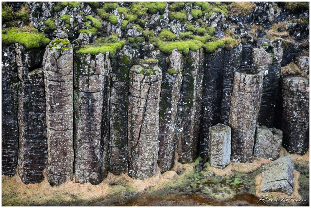 Dverghamrar Basalt Columns aus der Nähe