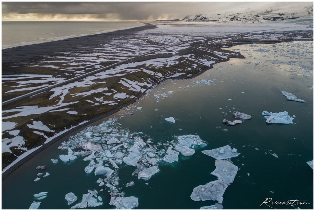 Die Gletscherlagune Jökulsárlón aus der Luft