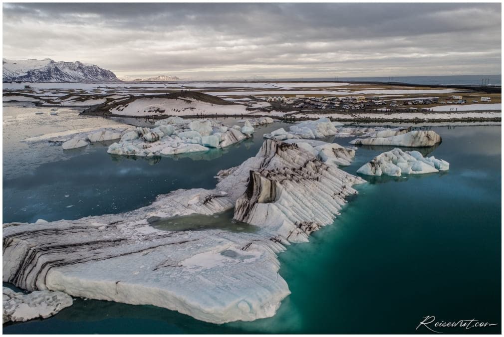 Kleine Eisberge am Jökulsárlón von oben