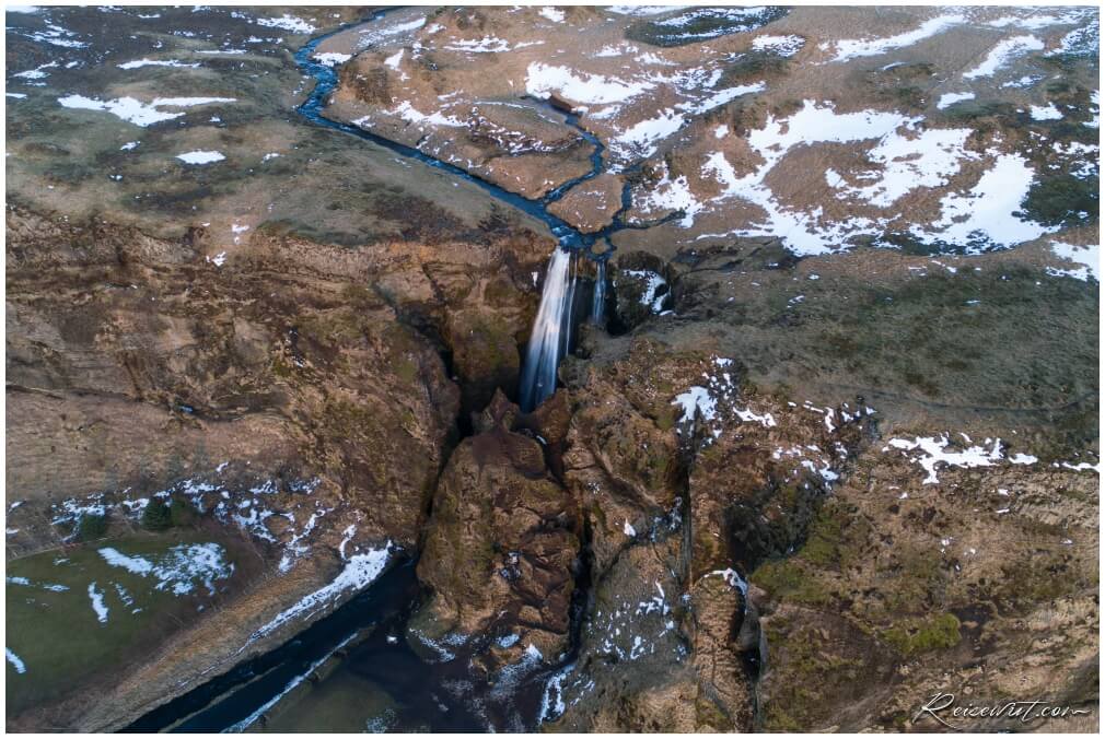 Gljúfrabúi, der Höhlenwasserfall, von oben 