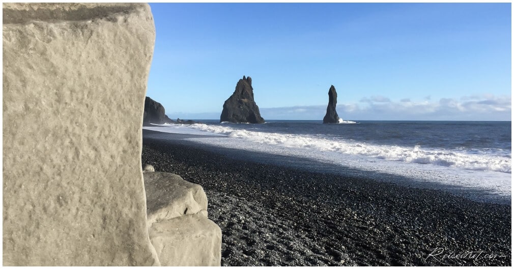 Reynisdrangar bei Bilderbuchwetter und fast "mit ohne" Wellen