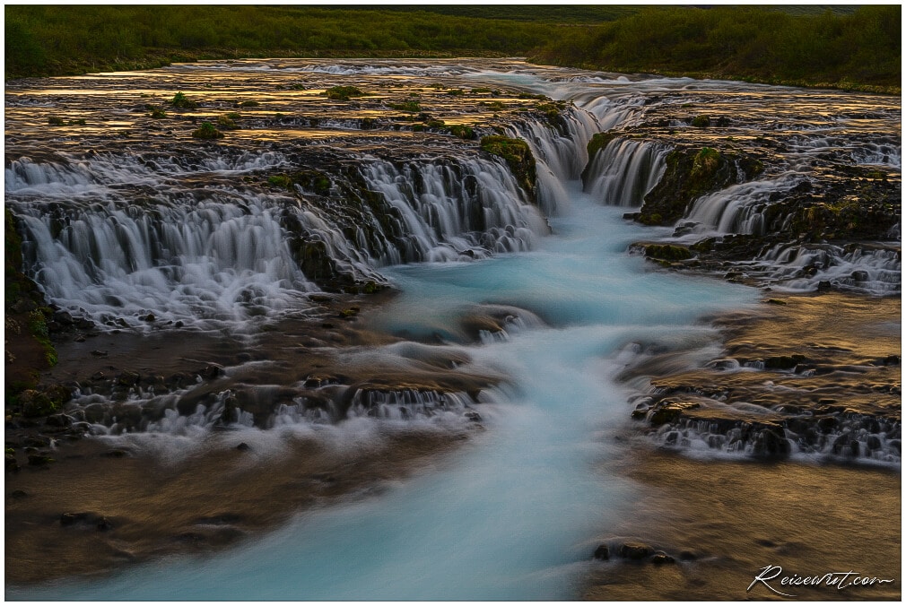 Ein golden-blauer Bruarfoss