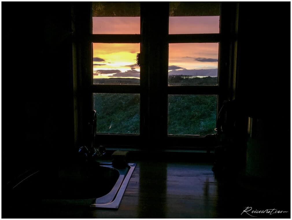 Der Blick aus dem Küchenfenster, Mitternachtssonne am Ulfjotsvatn