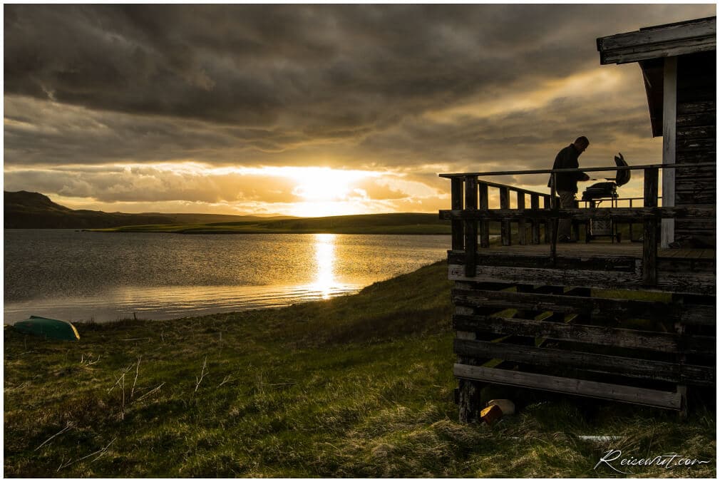 Grillen bei Mitternachtssonne am Ulfljotsvatn