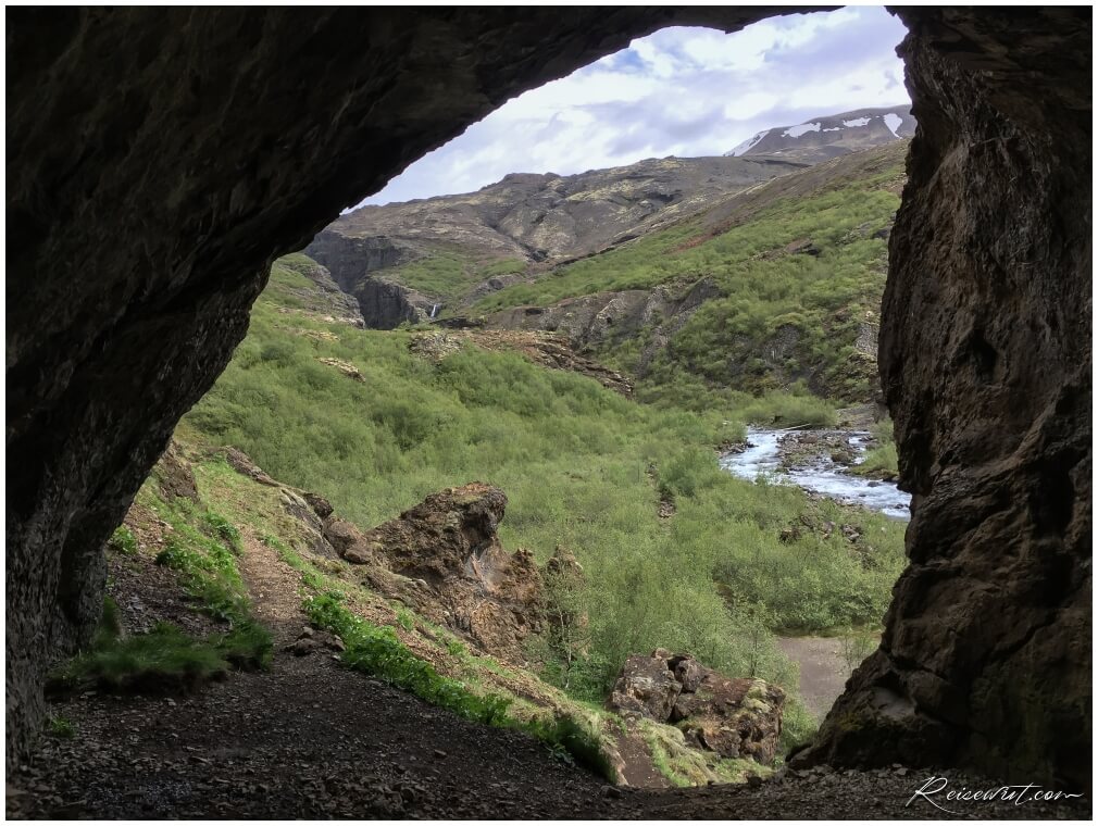 Glymur Trail Höhle