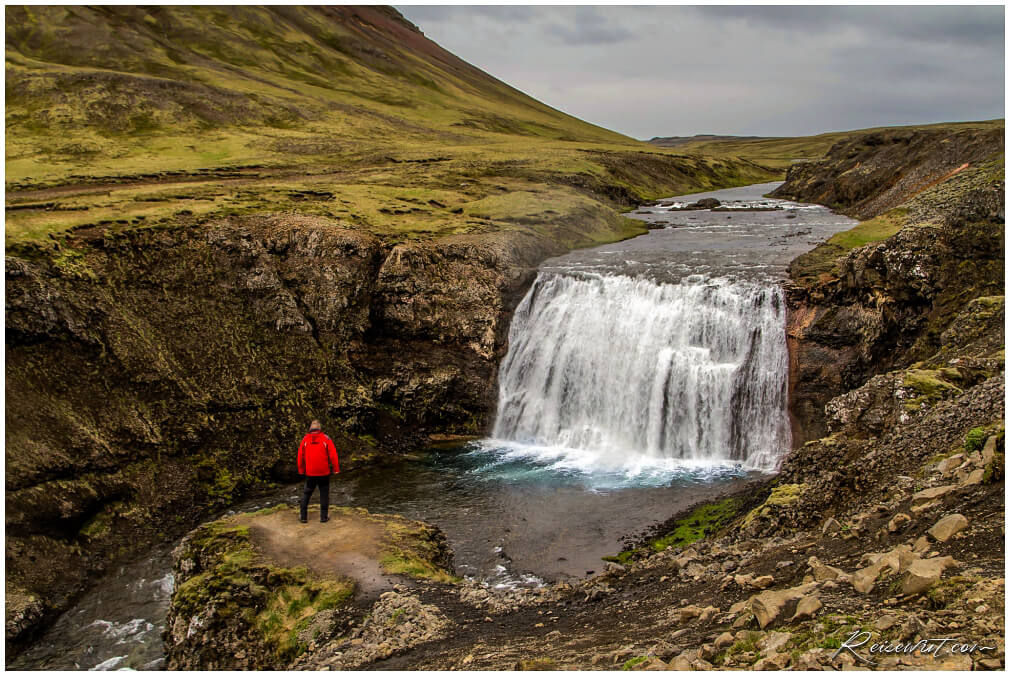 Der Þórufoss liegt relativ nahe am Golden Circle 