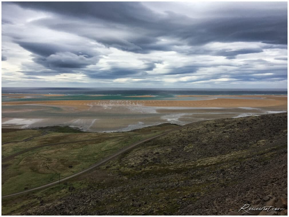 Ein trüber Wolkentag bei Raudisandur, einem der schönsten Strände auf Island