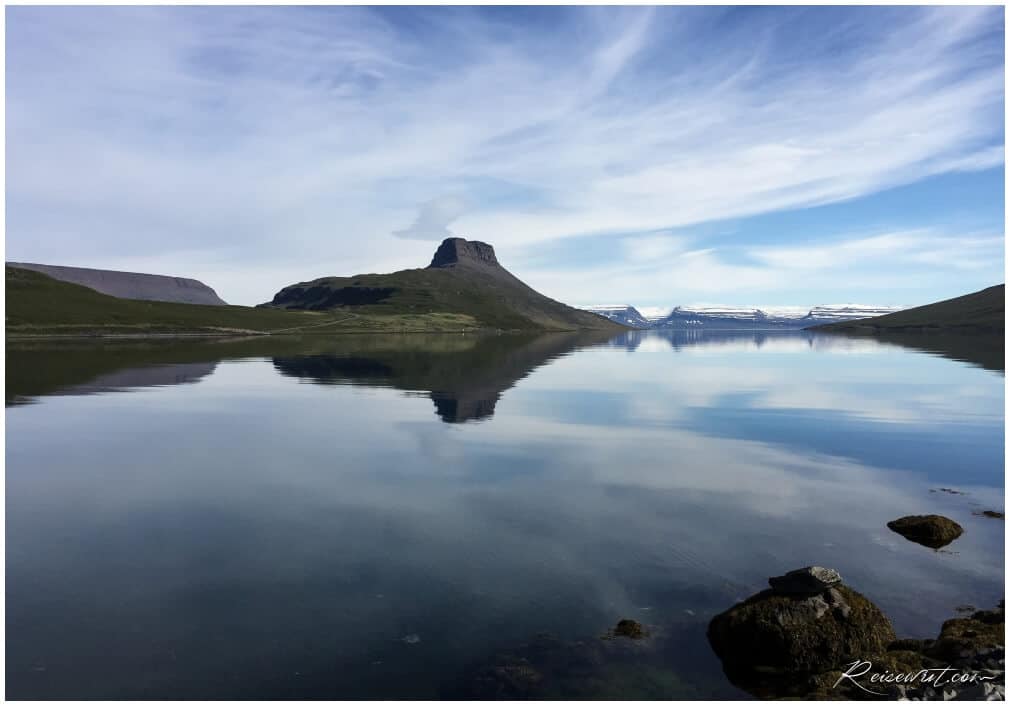 Spiegelglattes Wasser im Hestfjörður, einfach ein Traum