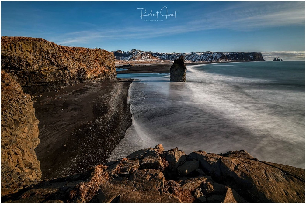 Reynisfjara und der einsame Basaltfelsen