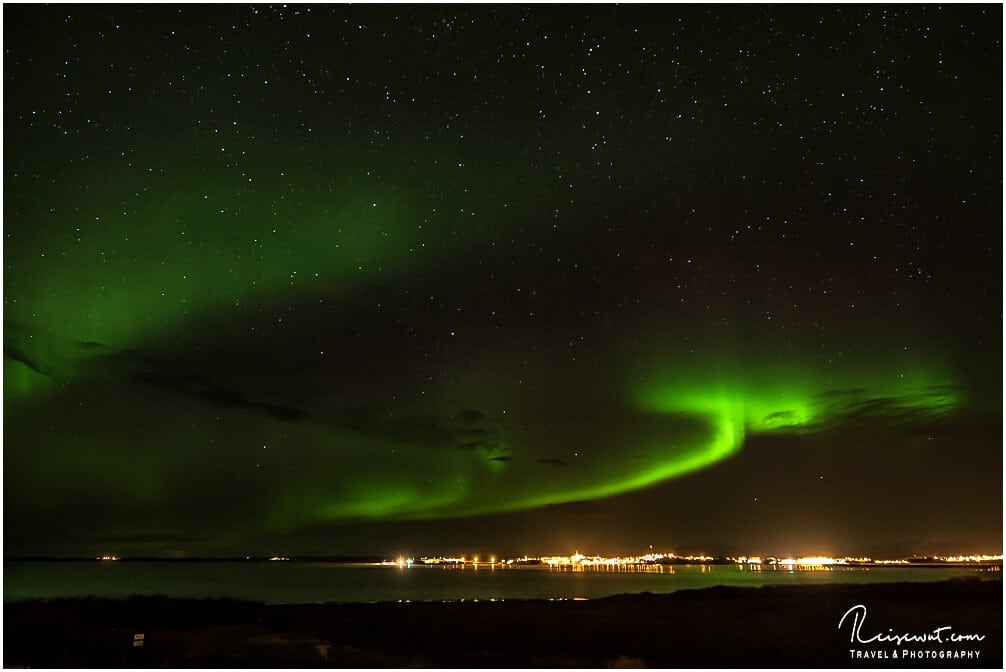 Polarlichter am Abend über Borgarnes