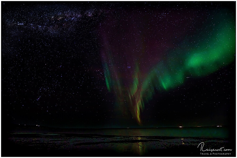 Polarlichter am Abend über Borgarnes