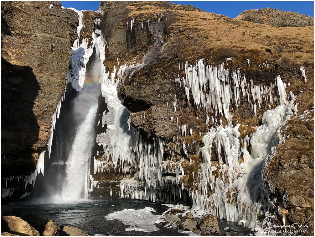 Der obere Teil des Gluggafoss, im März wunderschön anzusehen durch zahlreiche "dekorative" Eiszapfen
