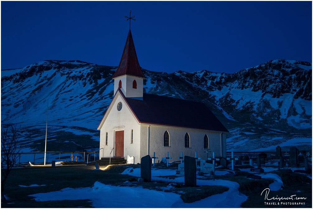 Reyniskirkja zur Blue Hour