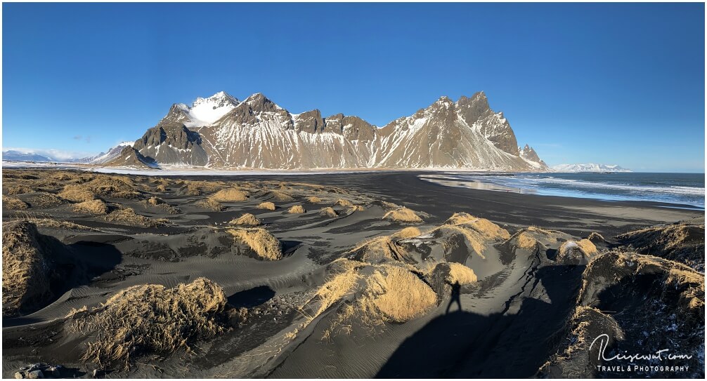 Stokksnes und Vestrahorn im Hintergrund, einer der fotogensten Berge der Insel