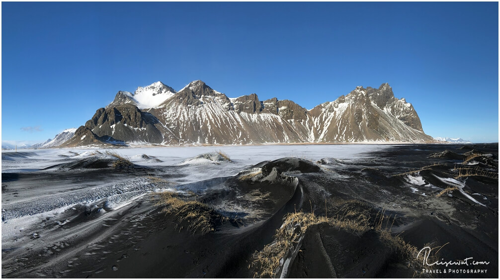 Vestrahorn und schwarzer Lavasand in Stokksnes