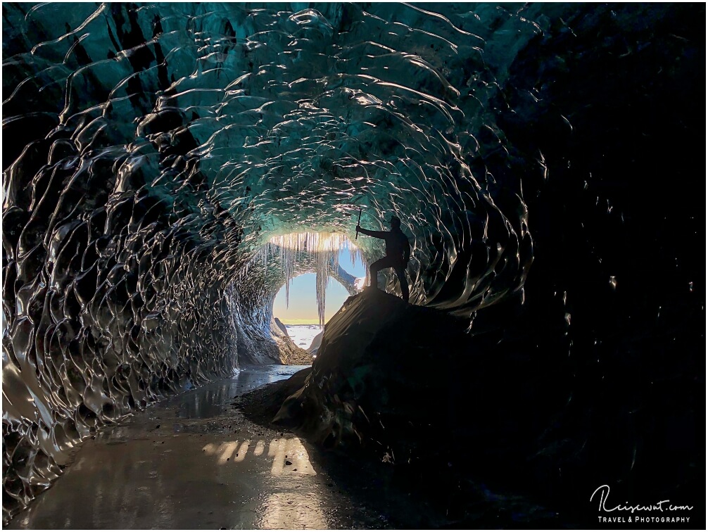 Posing in der Eishöhle