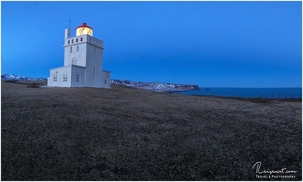 Dyrholaey Leuchtturm zur Blue Hour