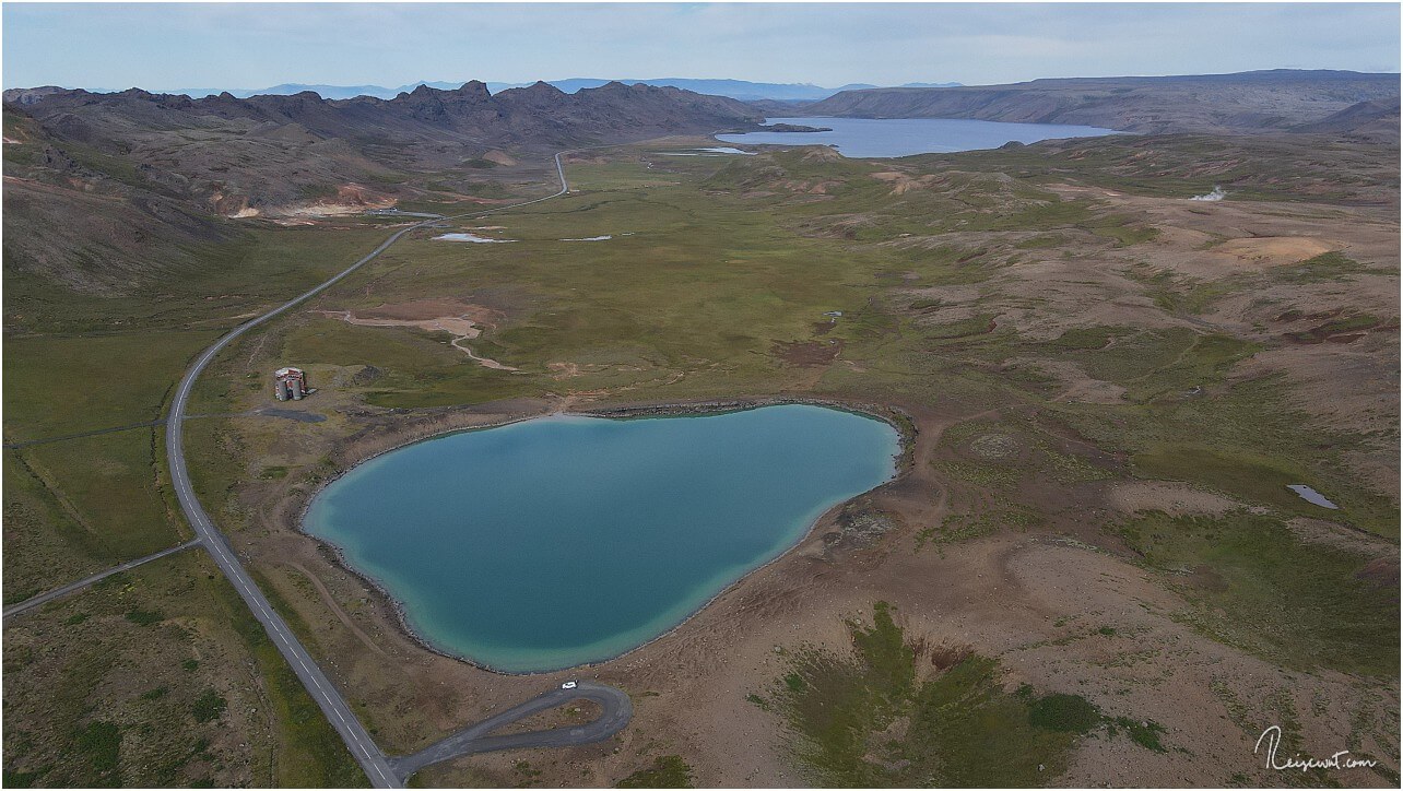 Der Greanavatn, im Hintergund der Kleifarvatn