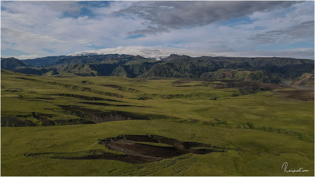 Unterwegs nach Thakgil hat man heute gigantische Ausblicke auf den beeindruckenden Eyjafjallajökull