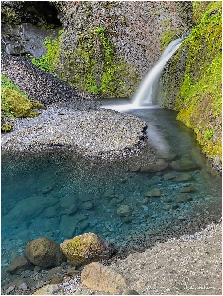 Der kleine Wasserfall markiert das Ende des kurzen Trails