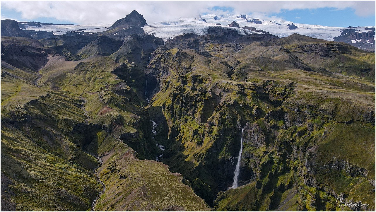 Der Múlagljúfur Canyon mit dem Gletscher mutet fast an wie aus einem Hollywood-Blockbuster