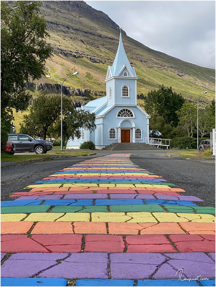 Die Kirche ist wohl eines der am meisten fotografierten Motive in Seyðisfjörður und im gesamten Osten Islands