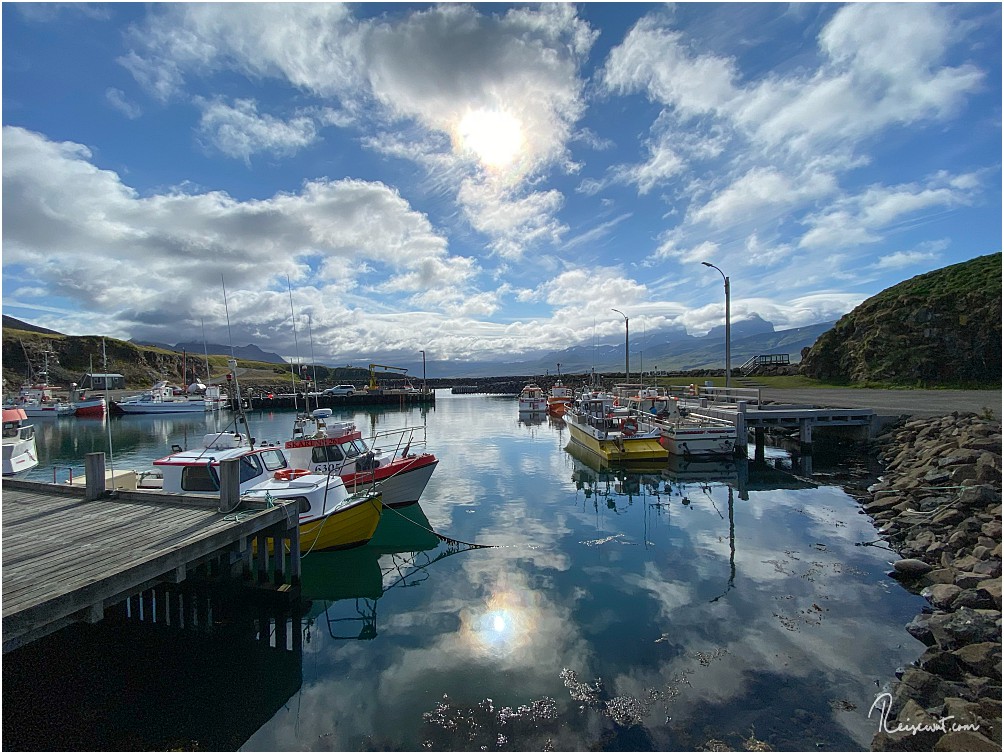 Der Hafen von Borgarfjardarhöfn ... fast schon idyllisch heute