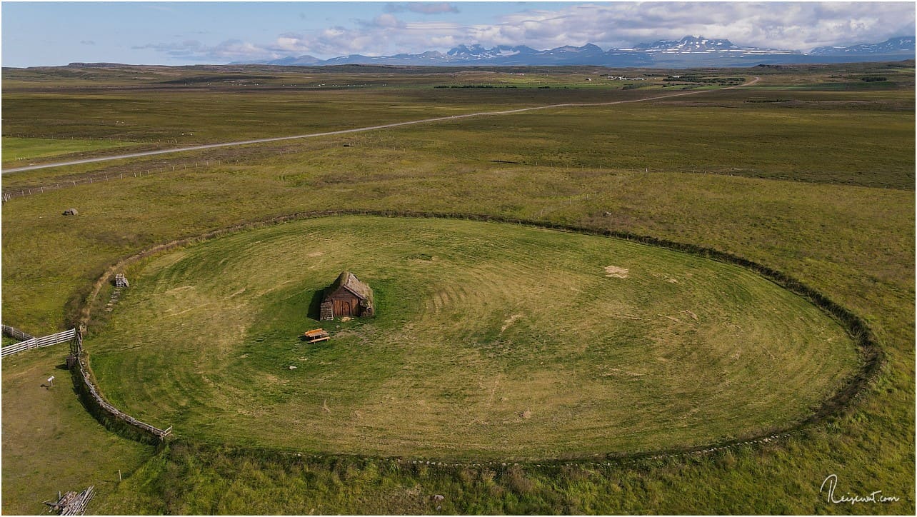 Geirsstaðakirkja ... nur selten wird die kleine Torfkirche von Besuchern angesteuert