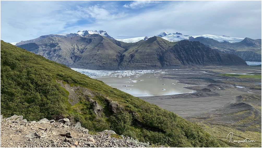 Hin und wieder öffnet sich der Blick auf den Skaftafell NP und man bekommt eine Ahnung, was einen oben erwartet