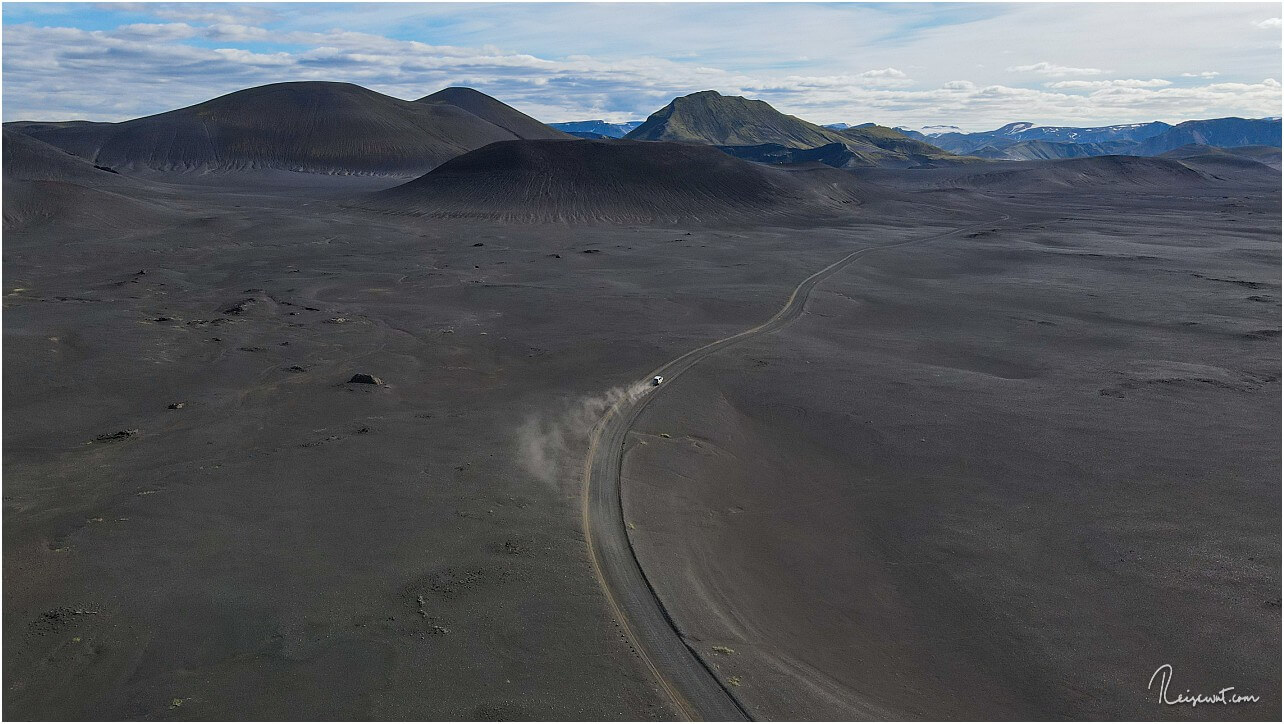 Irgendein Glücklicher, der bei perfekten Bedingungen gerade auf dem Weg nach Landmannalaugar ist