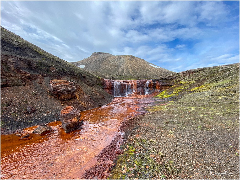 Der rot-orange Wasserfall aus der Nähe ... die Farben sind unbearbeitet