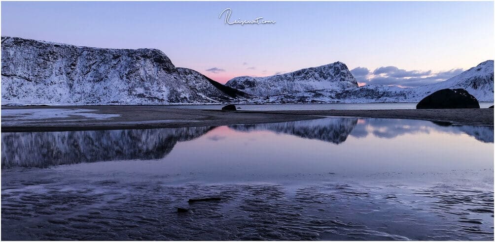 Pastellfarben zum Sonnenuntergang sind auf den Lofoten fast schon "normal"