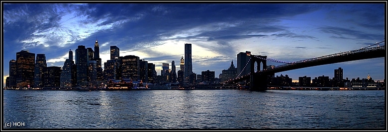 Manhattan Skyline zur Blue Hour