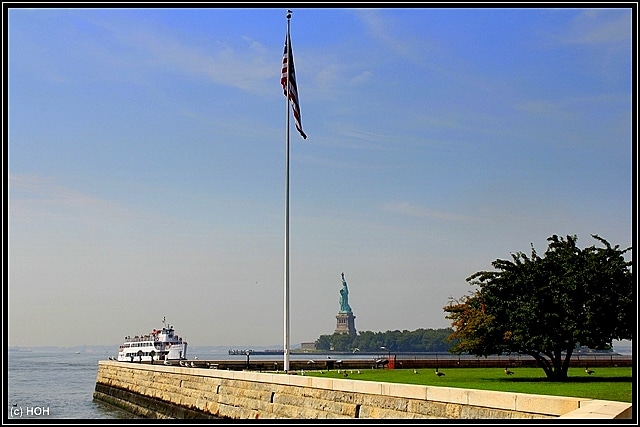 Blick von Ellis Island hinüber zur Statue of Liberty