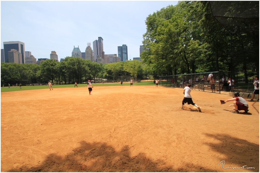 Auch interessant, einfach mal ein Baseball Spiel beobachten