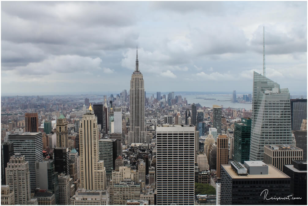 Markanter Mittelpunkt wenn man auf dem Rockefeller Center oben steht und in Richtung Financial District blickt - das Empire State Building