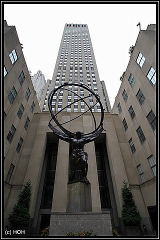 Der Blick von unten nach oben aufs Rockefeller Center