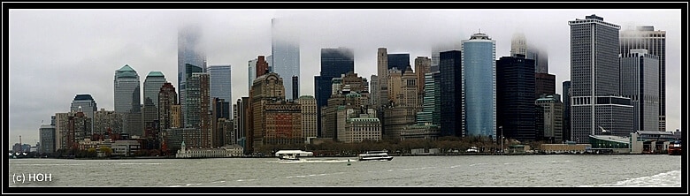 Skyline von Manhattan von der Fähre aus gesehen