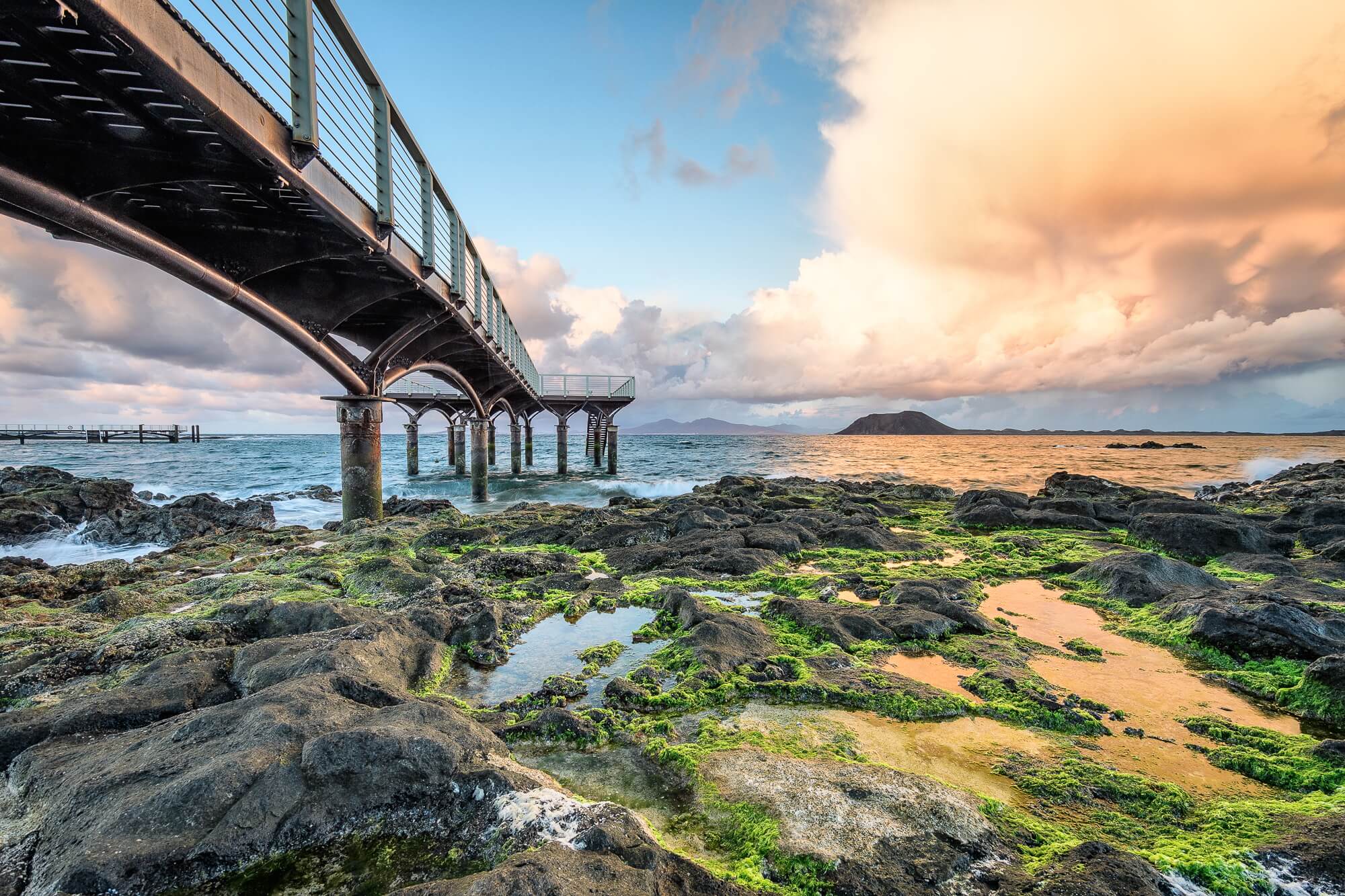  Fuerteventura - Manchmal reicht ein ganz simples Motiv, wenn das Licht passt, wie bei diesem Steg bei Corralejo