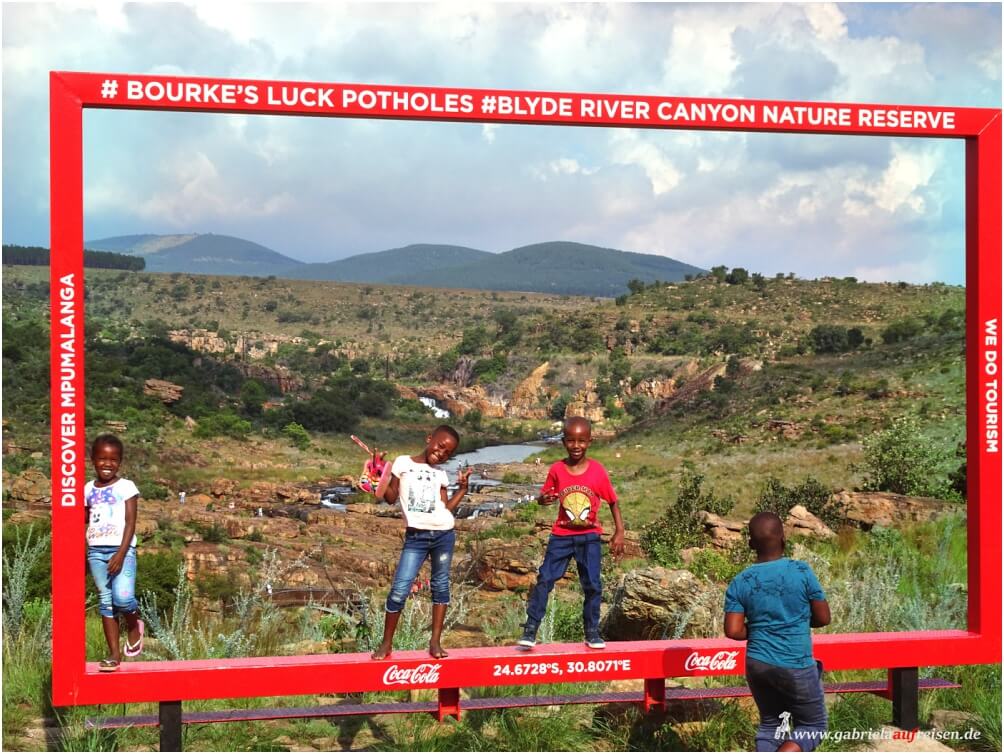 Südafrika, lustige Kids bei Bourkes Luck Potholes