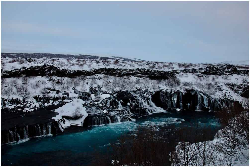 Der Hraunfossar in Ìsland